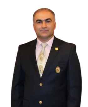 پرو وب 34 پرتره حرفهای علیرضا کریمی، مدیرعامل شرکت روغن موتور پردیس، که در پورتفولیوی پروژههای پرو وب معرفی شده است.